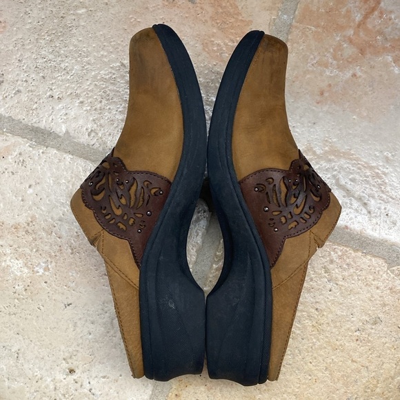 ARIAT Brown Suede Leather Clog Shoes Women’s Size 10 Western Work Cutouts Studs - Picture 2 of 12